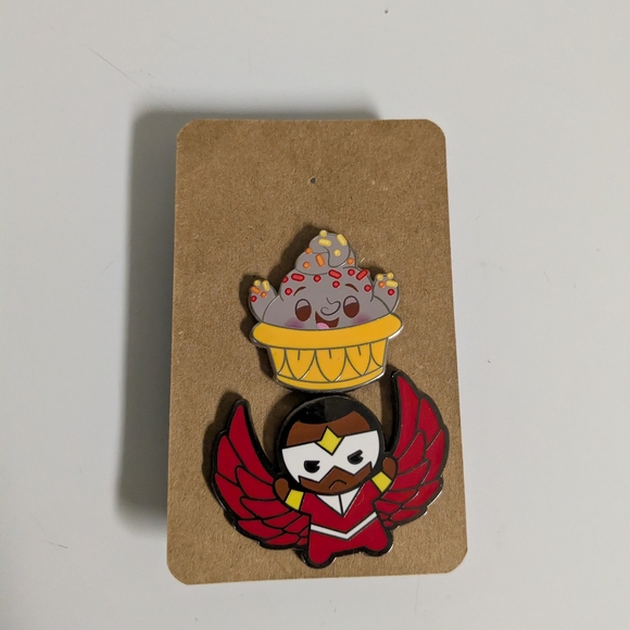 Disney Pin Set - Picture 1 of 2